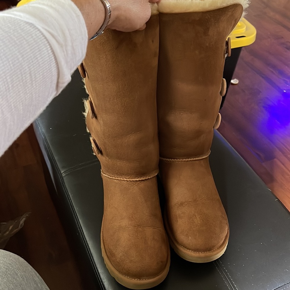 Ugg - Picture 9 of 9